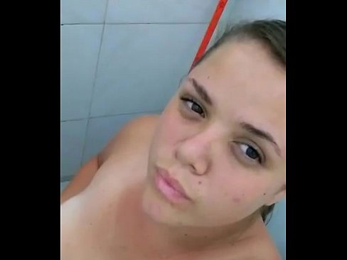 Novinha gordinha gostosa peladinha no banheiro Novinha gordinha gostosa peladinha no banheiro