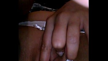 Amadora gostosa se masturbando na webcam pelo skype