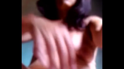 Coroa favelada se masturbando na frente da webcam do filho