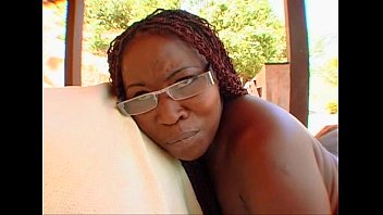 Coroa negra casada sendo arrombada gostoso Coroa negra casada sendo arrombada gostoso
