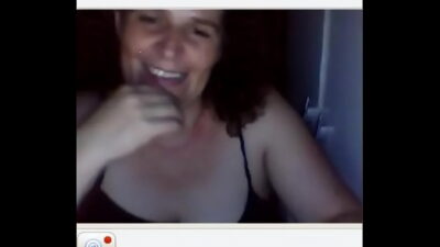 Coroa gorda mostrando até o cu na webcam do bate papo uol
