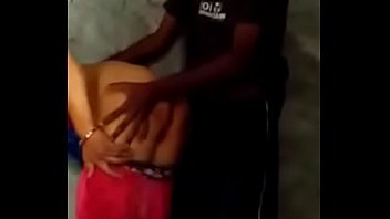 Dois alunos trepando dentro da sala de aula