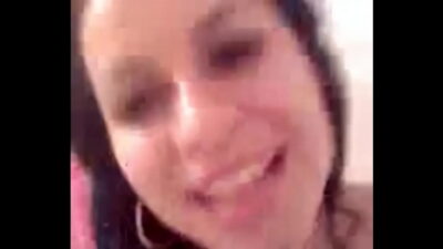 Filmou a mãe brincando com pinto de borracha