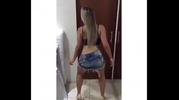 Grazy novinha loira gostosa dancando funk