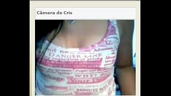 Menina pagando peitinho no bate papo da uol