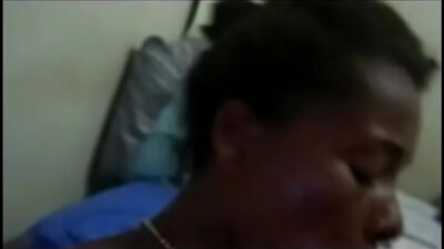Negra kelly pagando um boquete delicioso