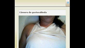 Novinha linda mostrando o corpo no bate papo da UOL