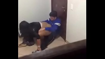 Puta favelada pelada e bêbada filmada pelo cliente que deixou em casa