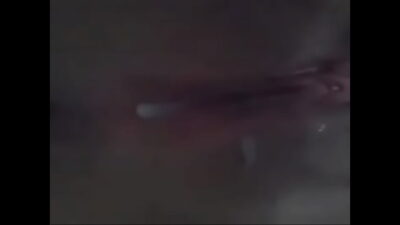 Bucetuda delicia se masturbando e gozando gostoso