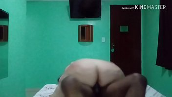 Esposa gorda sendo enrabada de quatro bem gostoso