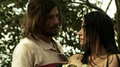 Brasileira famosa Cléo Pires na cena bem íntima