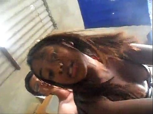 Mulata de 19 aninhos trepando e dando o telefone Mulata de 19 aninhos trepando e dando o telefone