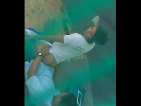 Novinha metendo na escola escondida Novinha metendo na escola escondida