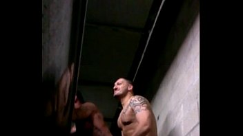 Mecânico me fodendo no estacionamento