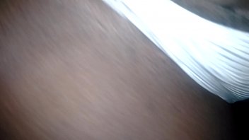 Novinha brasileira dando o cuzinho pro moreno cliente