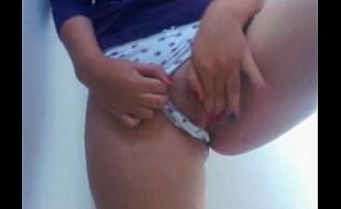 Novinha dando show no banheiro Novinha dando show no banheiro