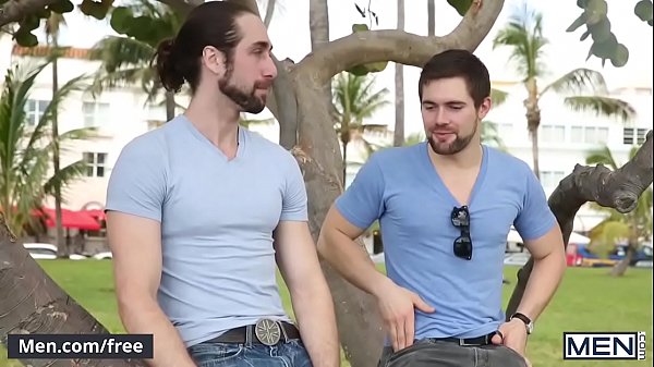 Gays se conhecem no parque e já vão pro motel