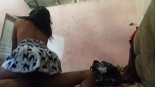 Gravou escondido a transa com a novinha no barraco